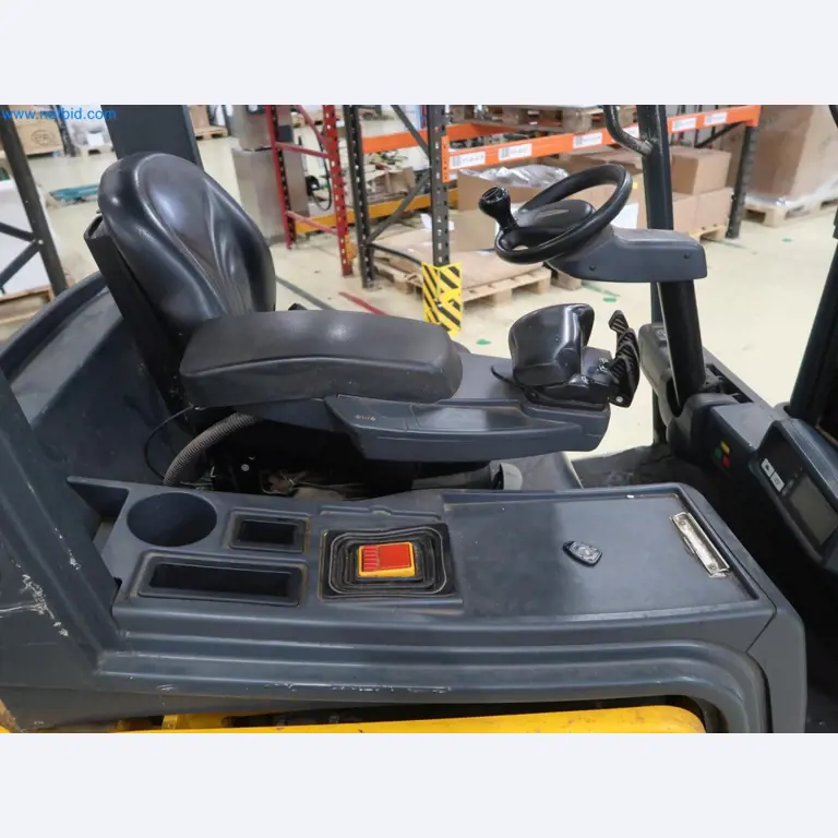 Installations de pesage, de remplissage et d'emballage bien entretenues, parc de machines, équipement industriel et commercial-5