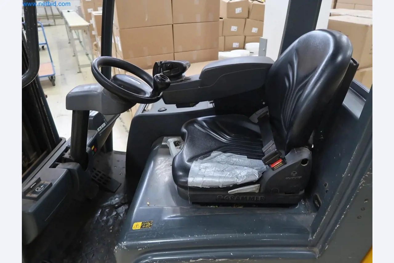 Installations de pesage, de remplissage et d'emballage bien entretenues, parc de machines, équipement industriel et commercial-7