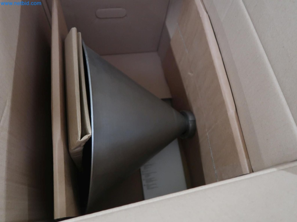 Installations de pesage, de remplissage et d'emballage bien entretenues, parc de machines, équipement industriel et commercial-3