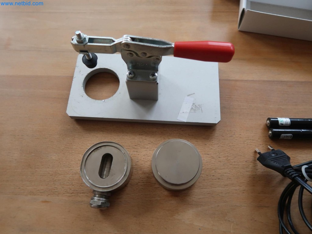 Sistemas de pesaje, llenado y envasado, maquinaria y equipos operativos y de oficina en buen estado.-3