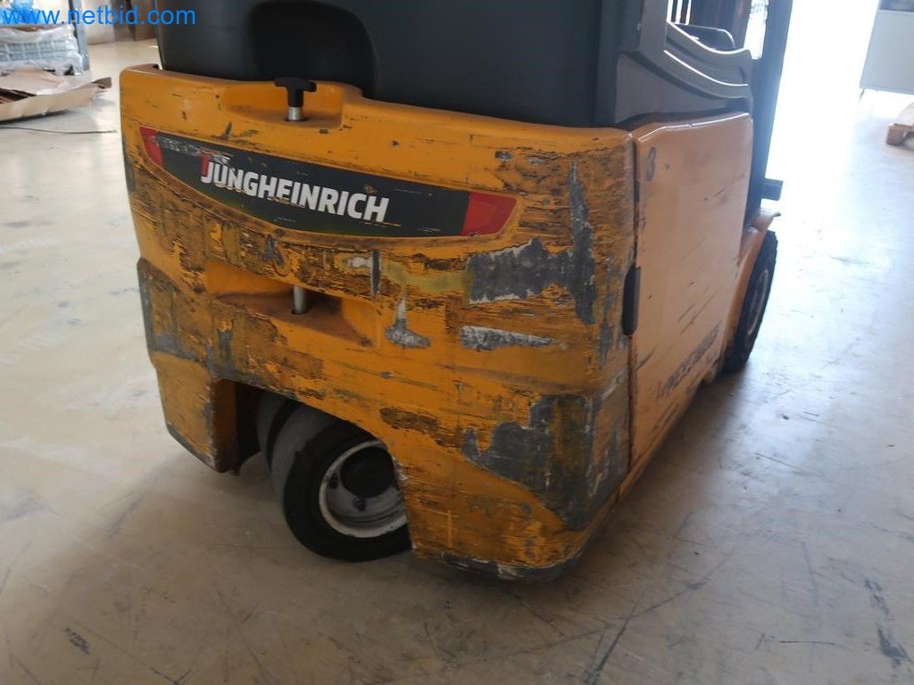 Sistemas de pesaje, llenado y envasado, maquinaria y equipos operativos y de oficina en buen estado.-6