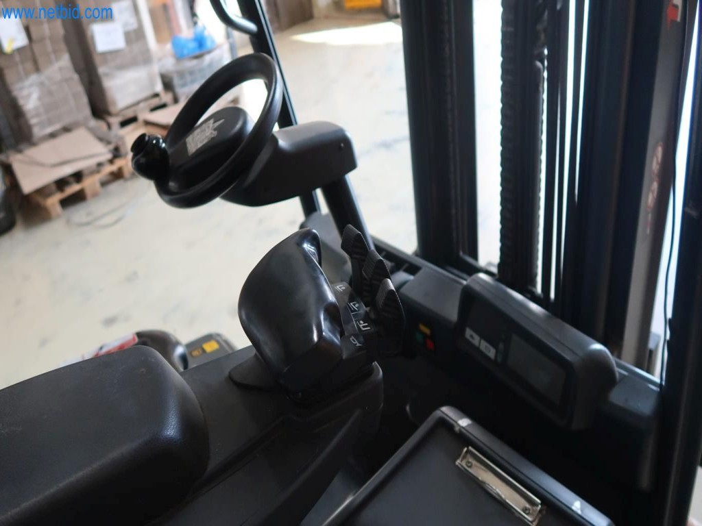 Sistemas de pesaje, llenado y envasado, maquinaria y equipos operativos y de oficina en buen estado.-9