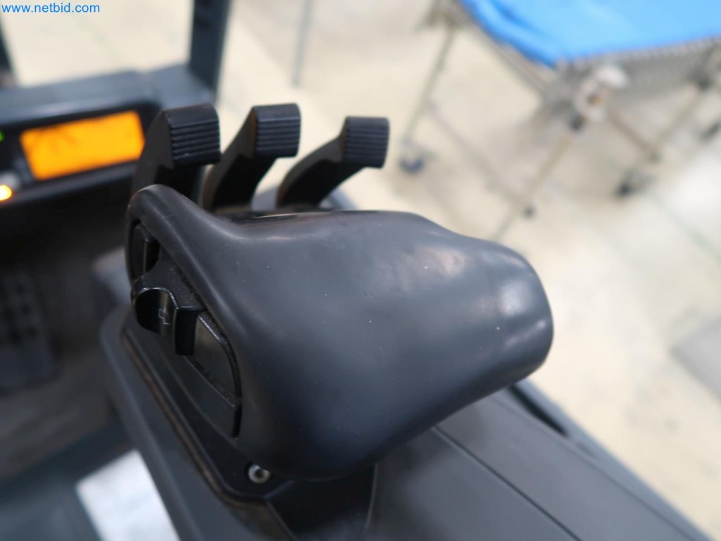 Sistemas de pesaje, llenado y envasado, maquinaria y equipos operativos y de oficina en buen estado.-10