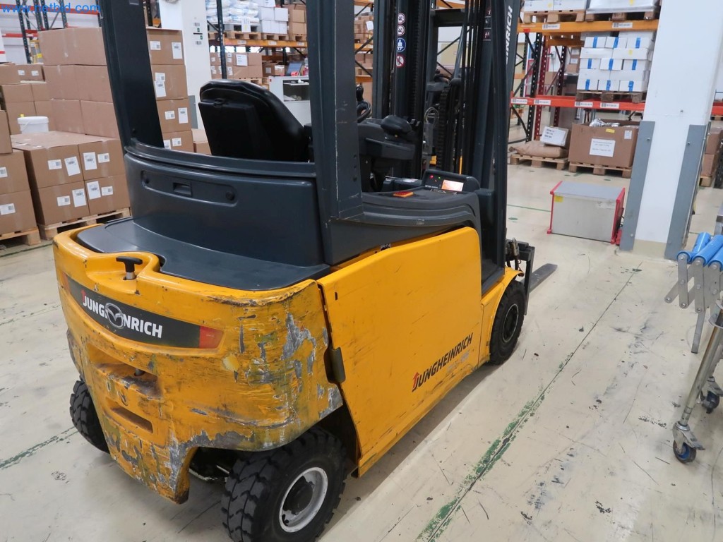 Sistemas de pesaje, llenado y envasado, maquinaria y equipos operativos y de oficina en buen estado.-2