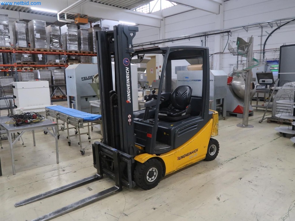 Sistemas de pesaje, llenado y envasado, maquinaria y equipos operativos y de oficina en buen estado.-1