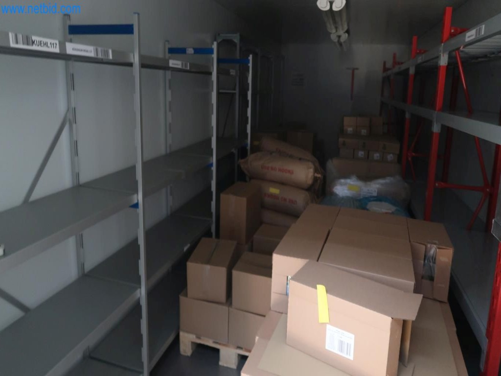 Installations de pesage, de remplissage et d'emballage bien entretenues, parc de machines, équipement industriel et commercial-3