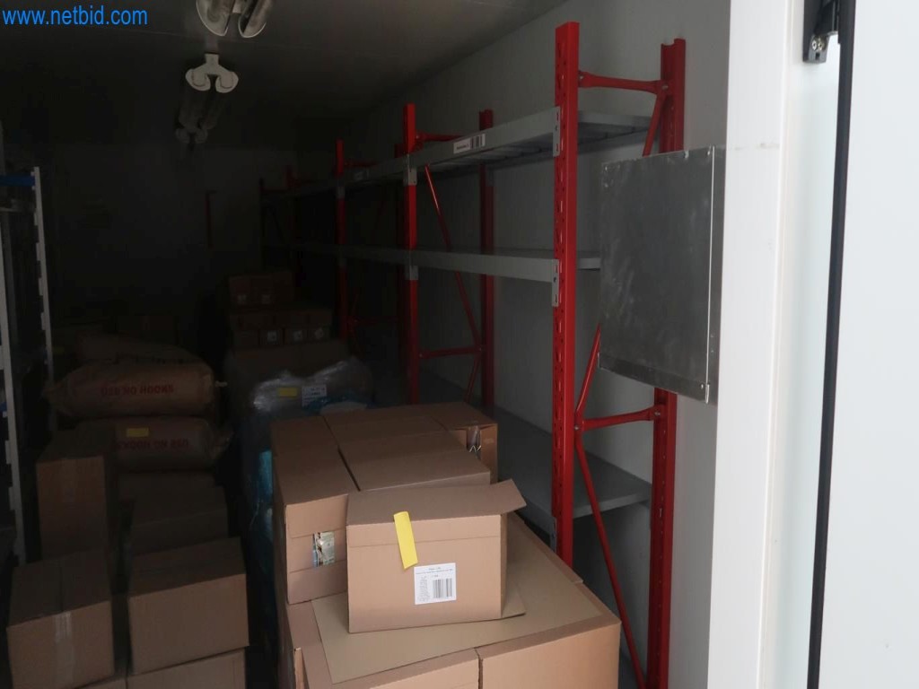 Installations de pesage, de remplissage et d'emballage bien entretenues, parc de machines, équipement industriel et commercial-4