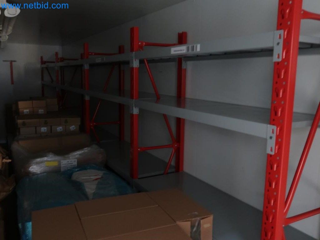 Installations de pesage, de remplissage et d'emballage bien entretenues, parc de machines, équipement industriel et commercial-5