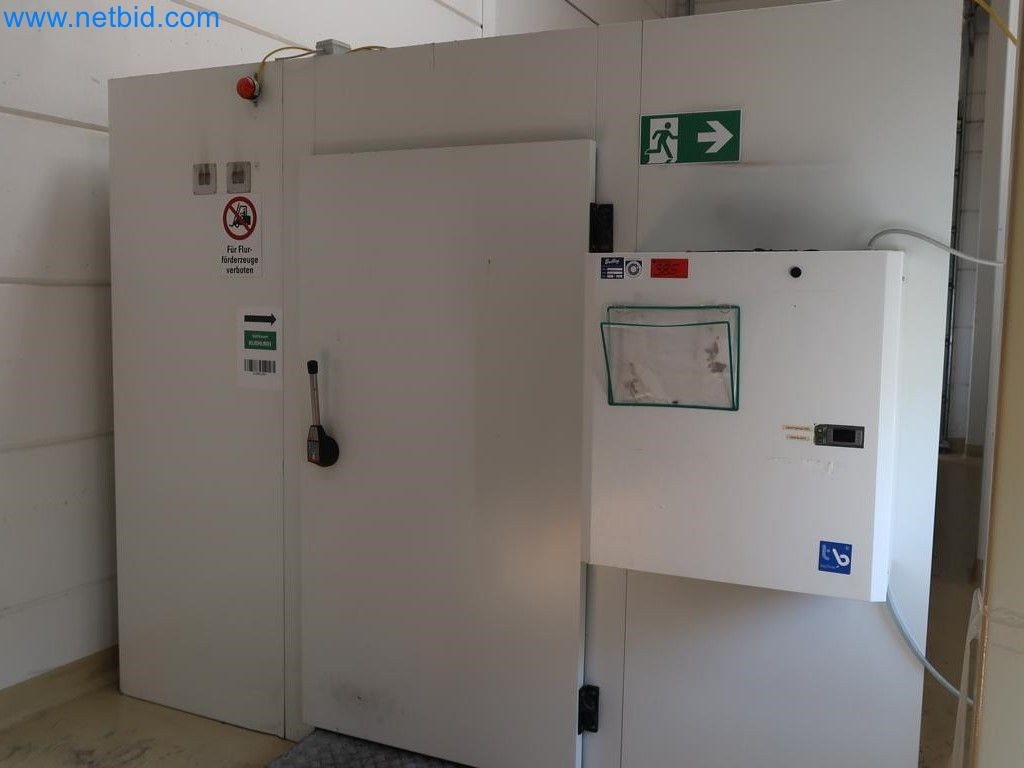 Installations de pesage, de remplissage et d'emballage bien entretenues, parc de machines, équipement industriel et commercial-1