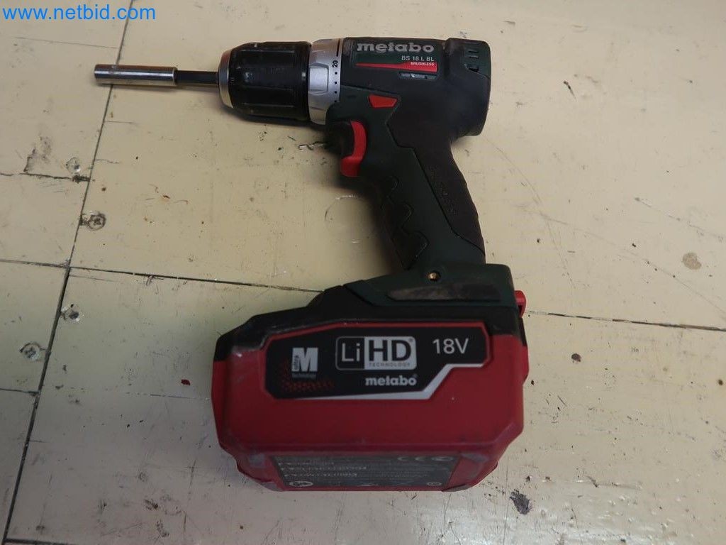 Sistemas de pesagem, enchimento e embalagem, máquinas, equipamento operacional e de escritório em bom estado de conservação-20