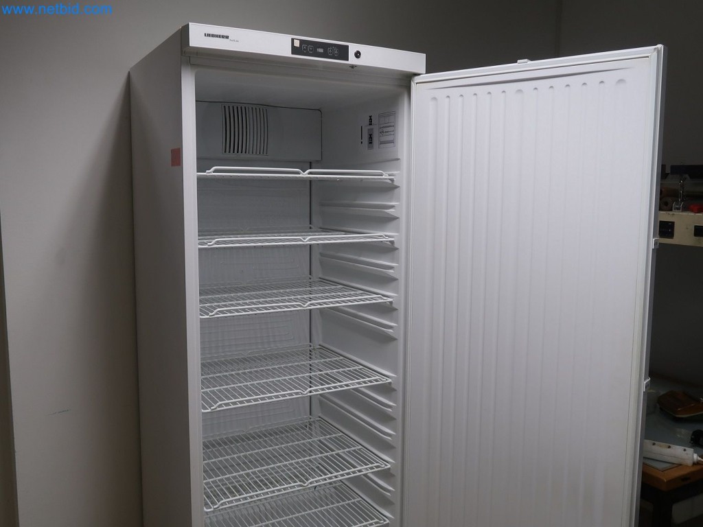 Sistemas de pesagem, enchimento e embalagem, máquinas, equipamento operacional e de escritório em bom estado de conservação-7