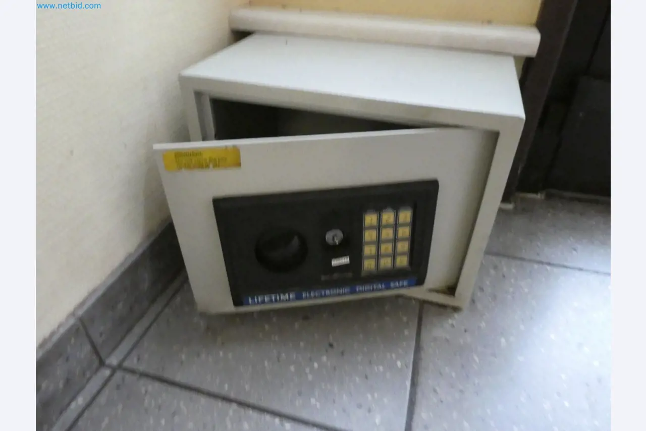 Operating and office equipment of a bakery-4