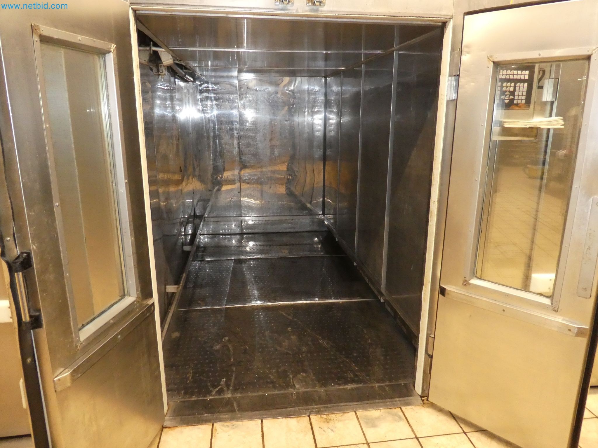 Operativna in pisarniška oprema pekarne-2