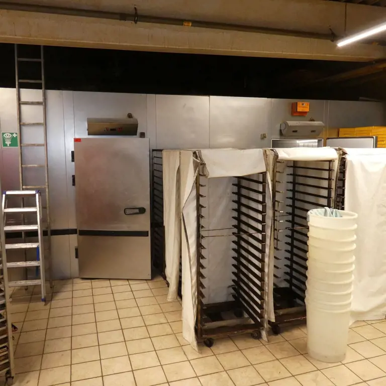 Fridge-freezer combination cell