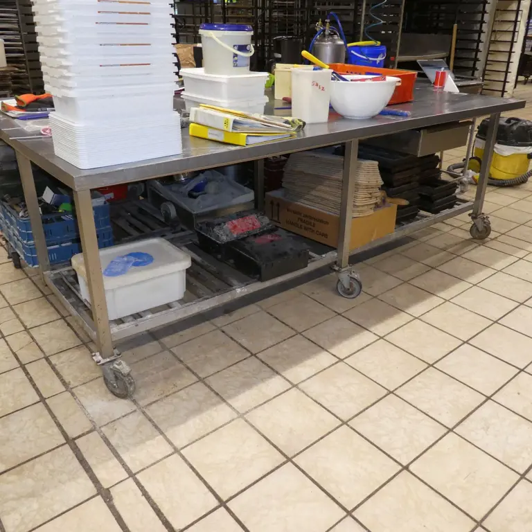 1 Posten Stainless steel worktables