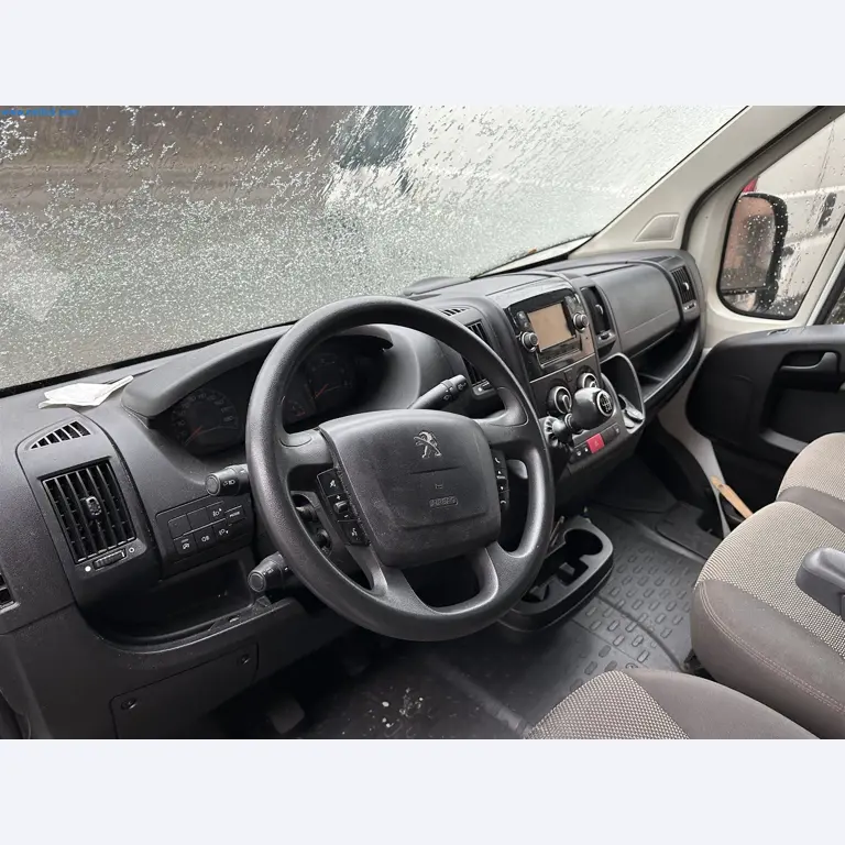 Equipamento operacional e de escritório de uma padaria-11