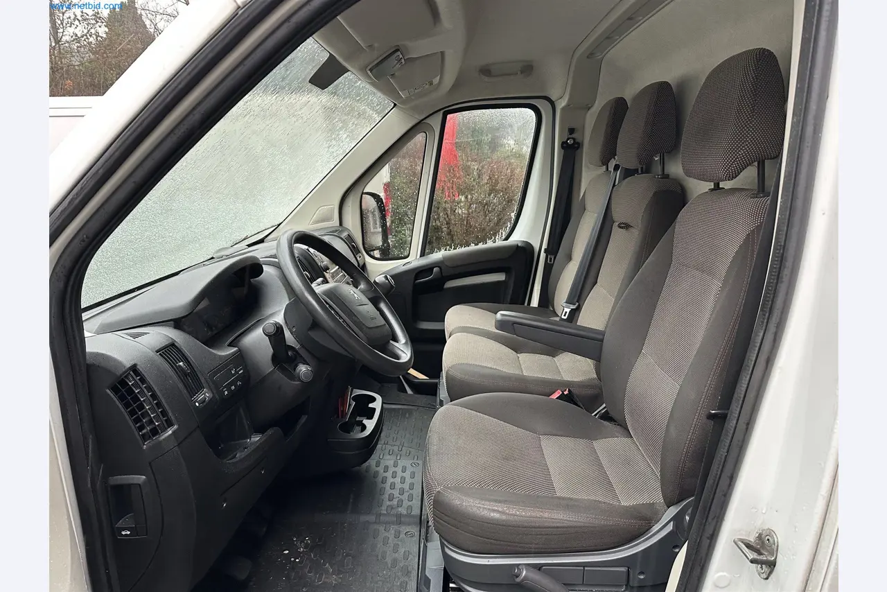 Equipamento operacional e de escritório de uma padaria-12