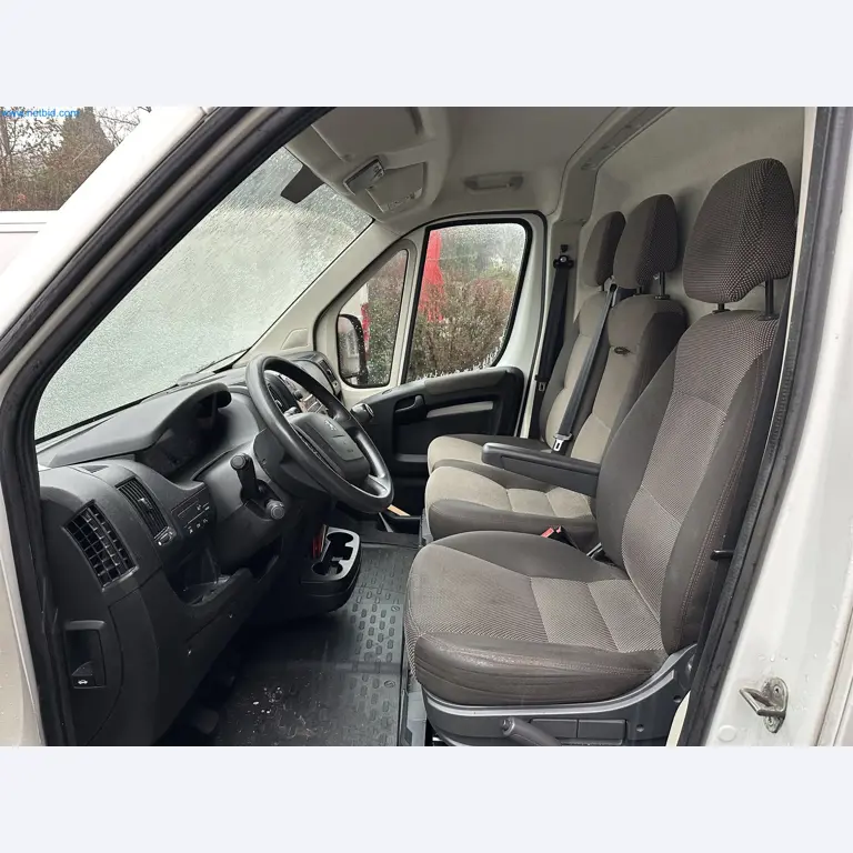 Equipamento operacional e de escritório de uma padaria-12