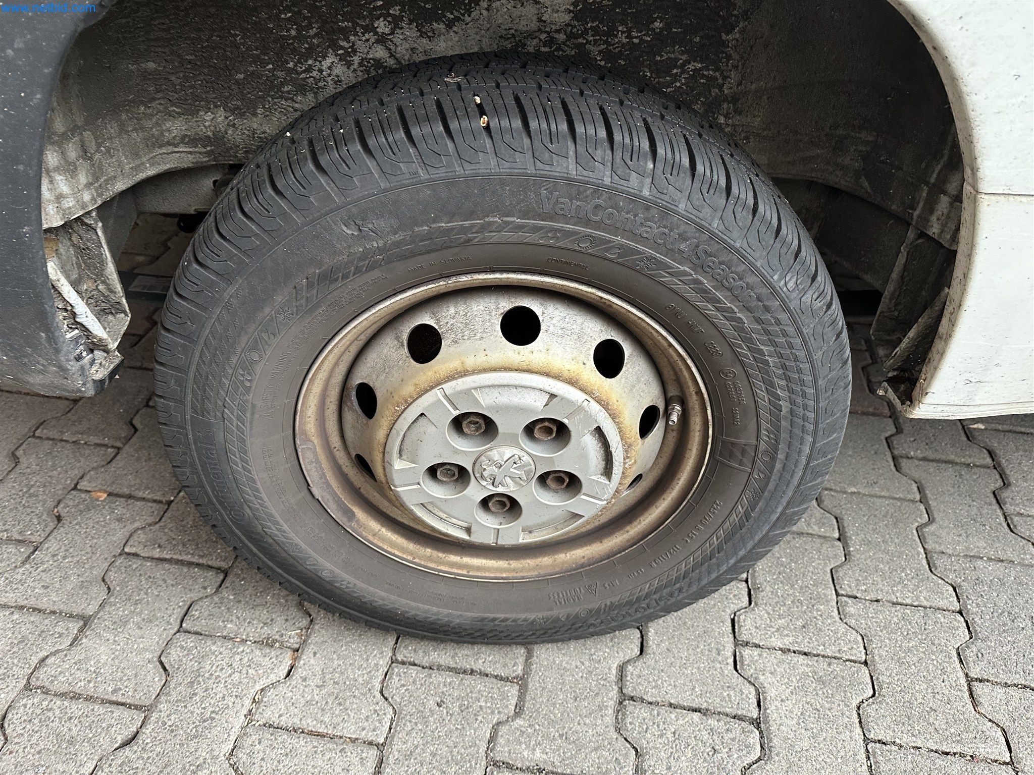 Equipamento operacional e de escritório de uma padaria-16