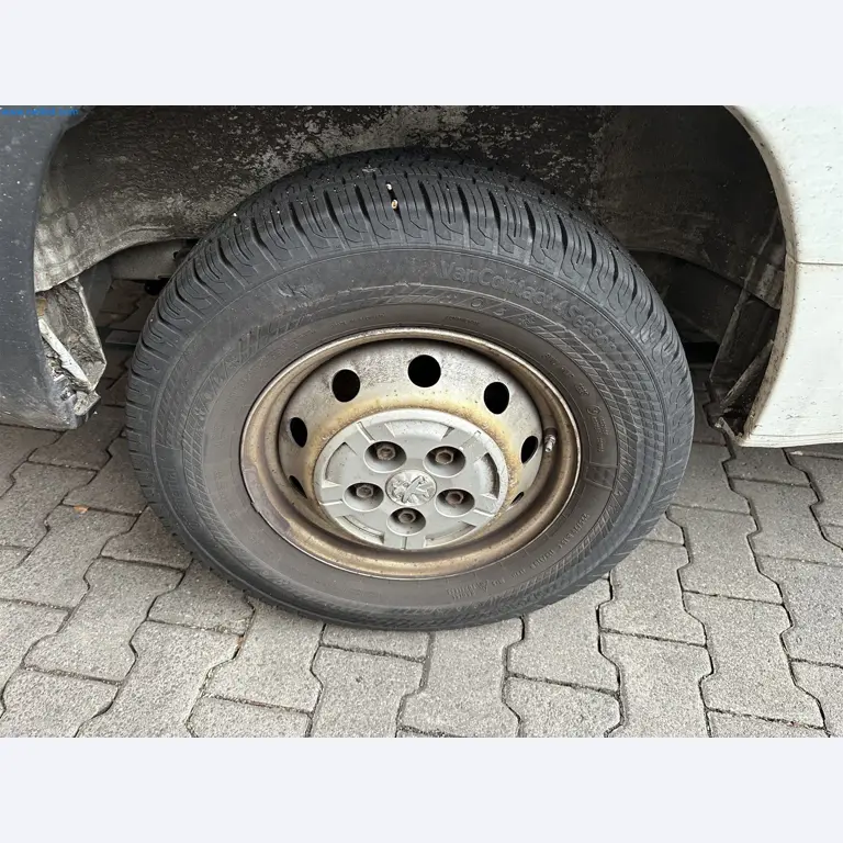 Equipamento operacional e de escritório de uma padaria-16