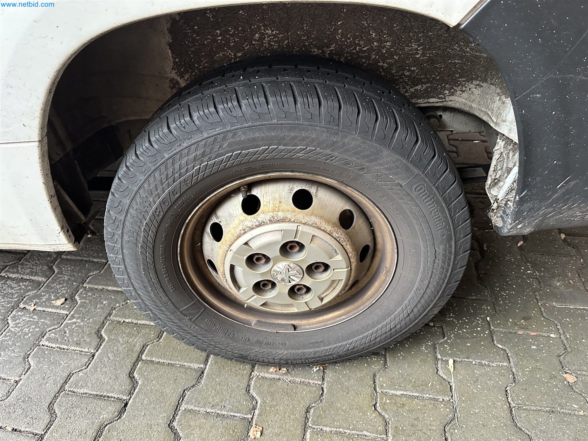 Equipamento operacional e de escritório de uma padaria-18