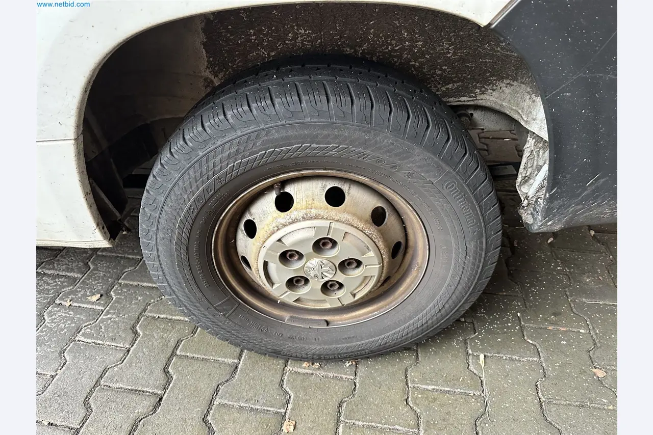 Equipamento operacional e de escritório de uma padaria-18