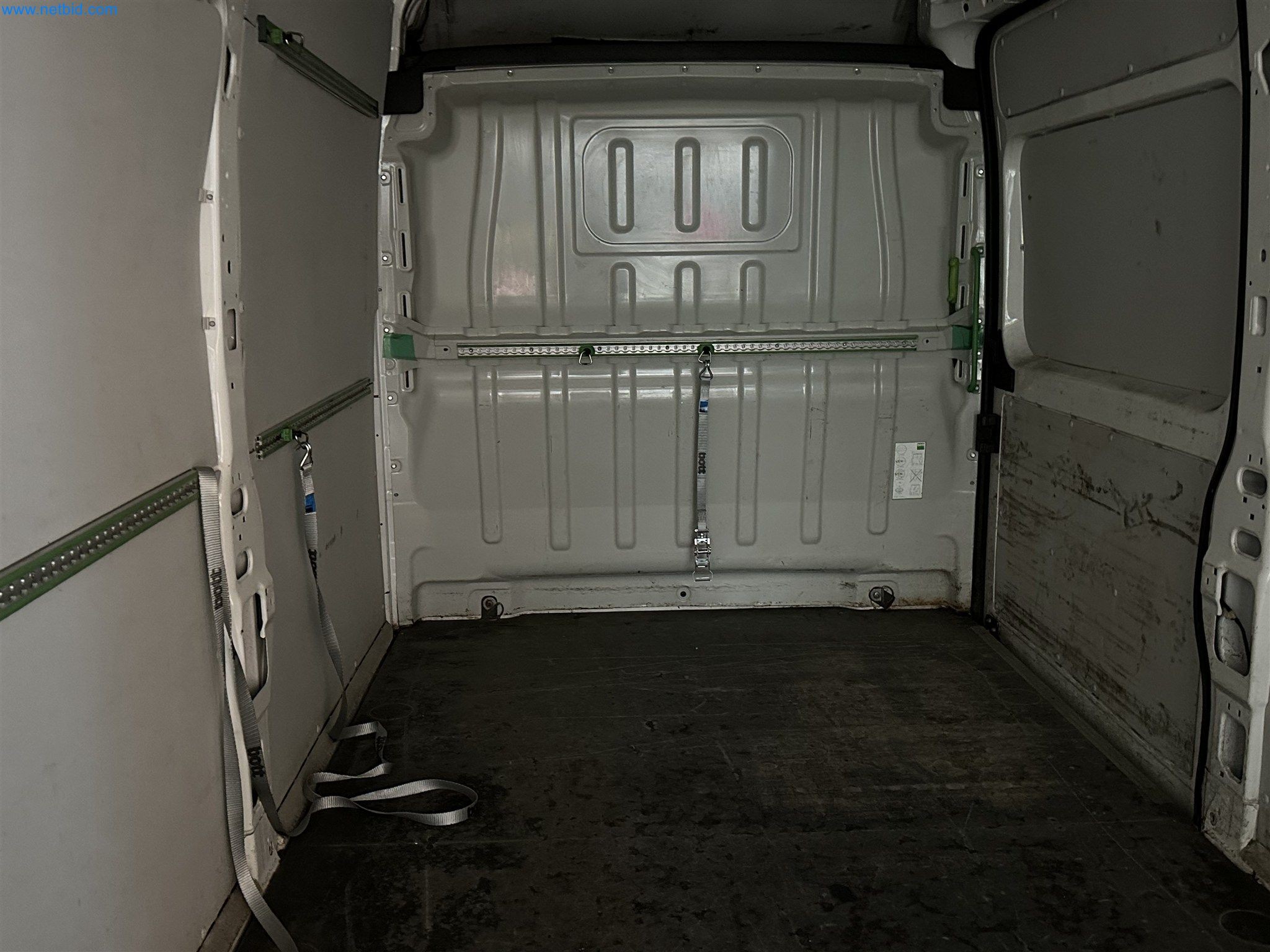 Equipamento operacional e de escritório de uma padaria-3