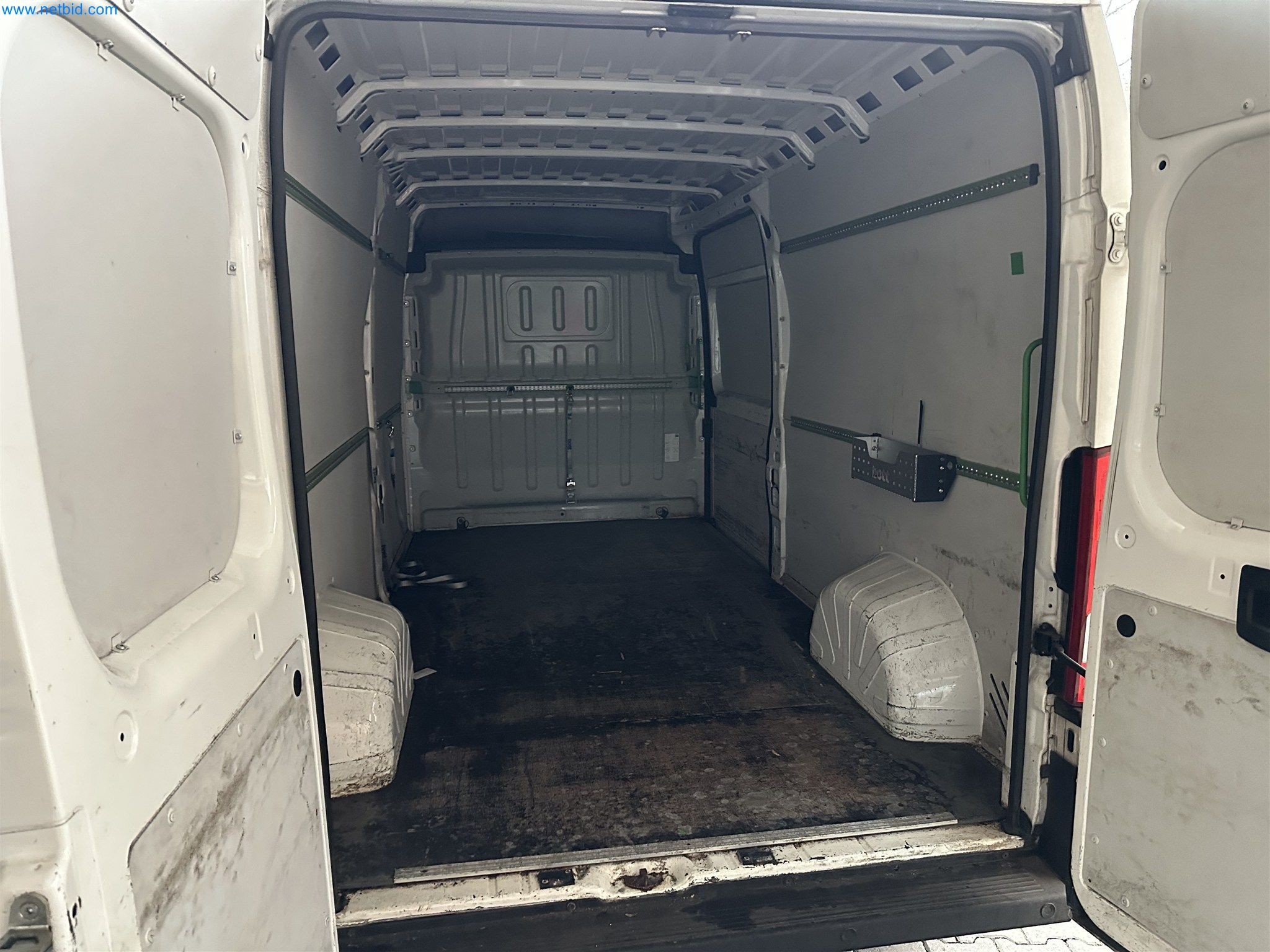 Equipamento operacional e de escritório de uma padaria-4