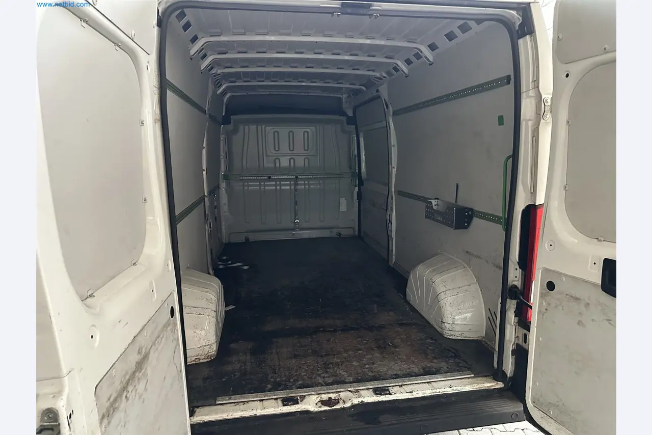 Equipamento operacional e de escritório de uma padaria-4