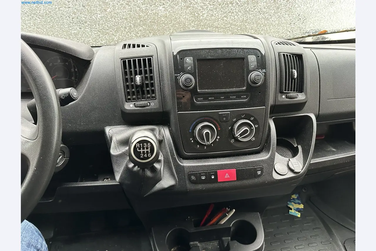 Equipamento operacional e de escritório de uma padaria-7