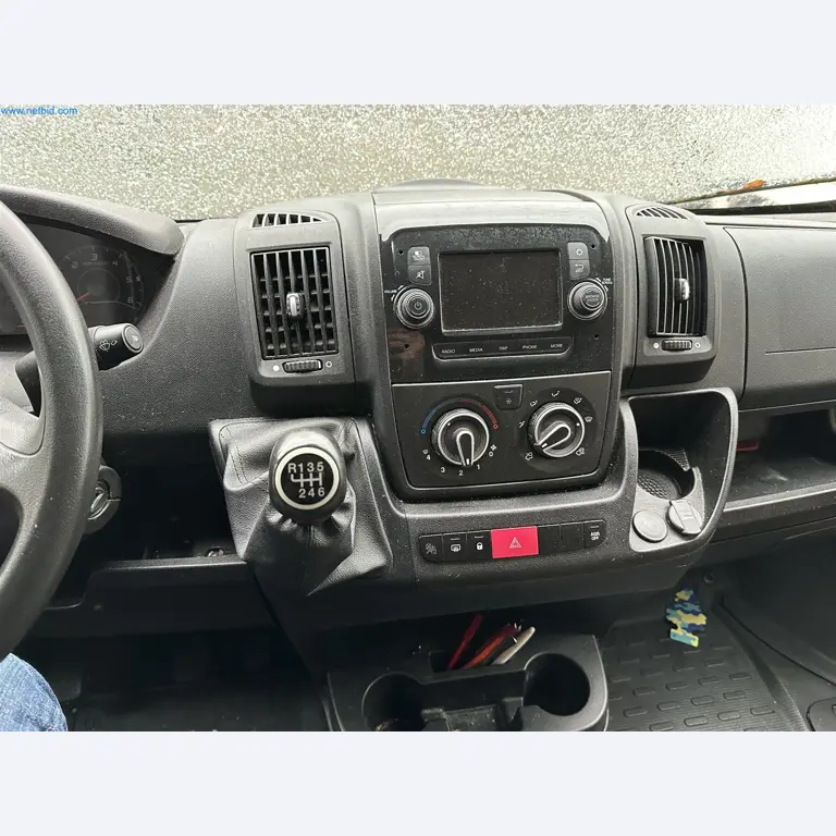 Equipamento operacional e de escritório de uma padaria-7