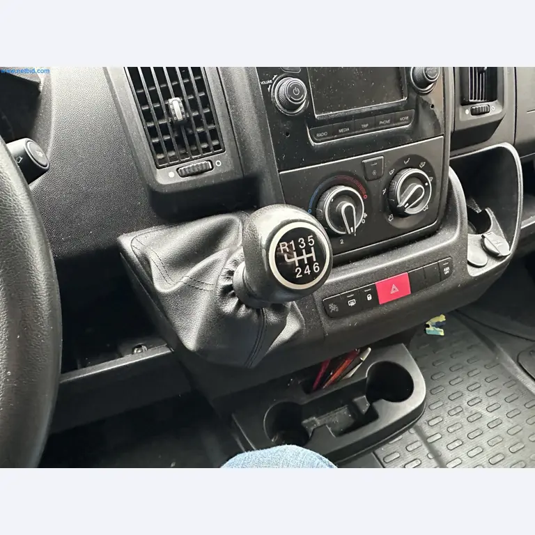 Equipamento operacional e de escritório de uma padaria-9