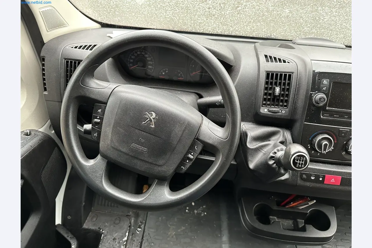 Equipamento operacional e de escritório de uma padaria-10