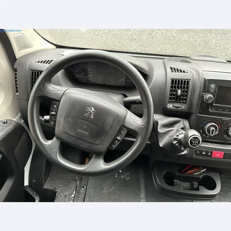 Equipamento operacional e de escritório de uma padaria-10