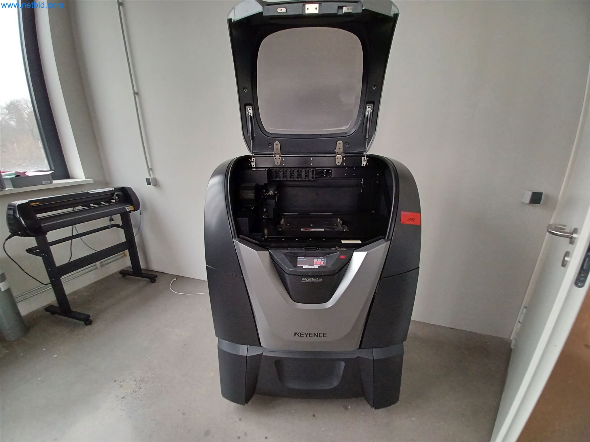 Laboratory equipment / Extensive storage technology and inventories / Osmosis systems and much more.-11