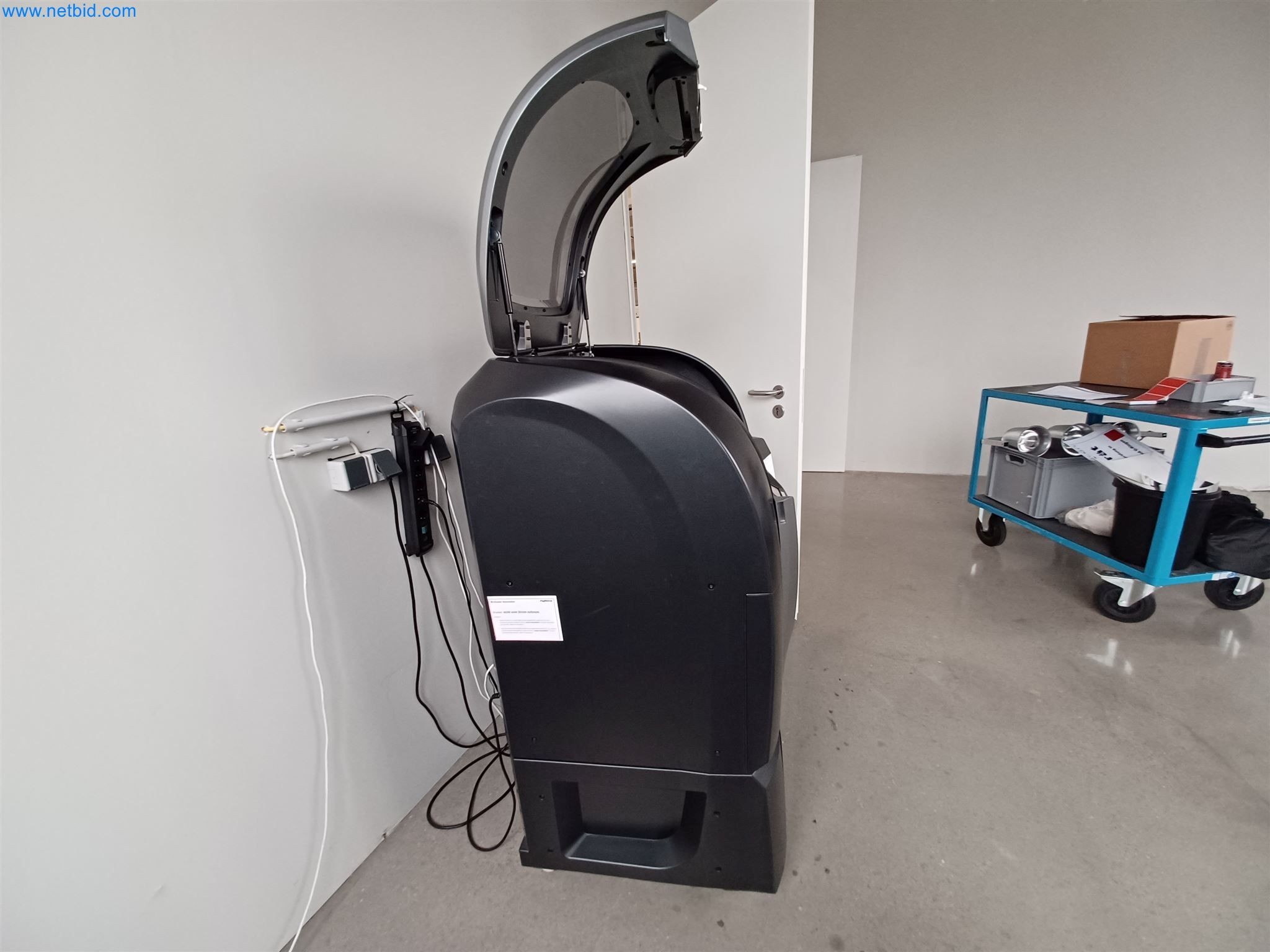 Laboratory equipment / Extensive storage technology and inventories / Osmosis systems and much more.-12