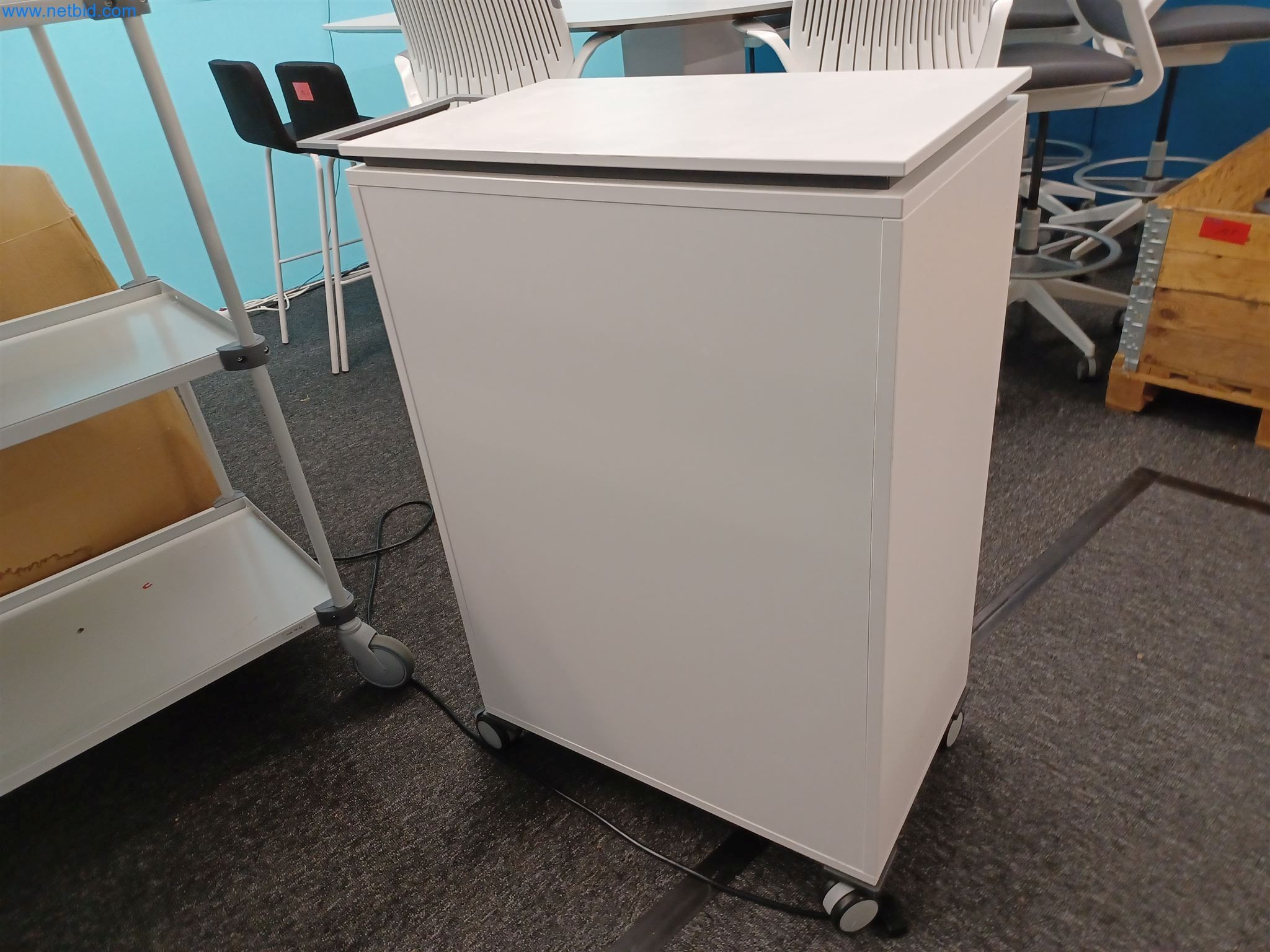 Laboratory equipment / Extensive storage technology and inventories / Osmosis systems and much more.-11