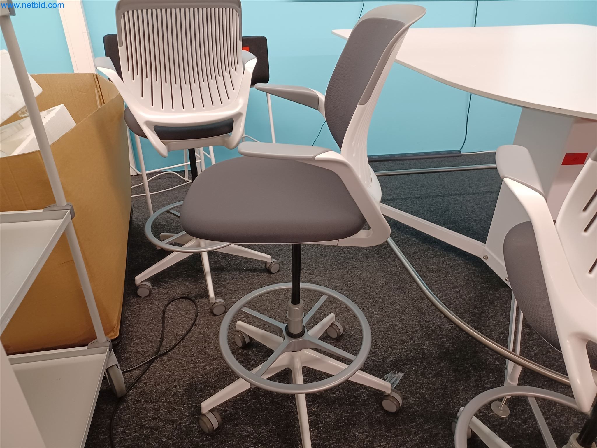 Laboratory equipment / Extensive storage technology and inventories / Osmosis systems and much more.-6