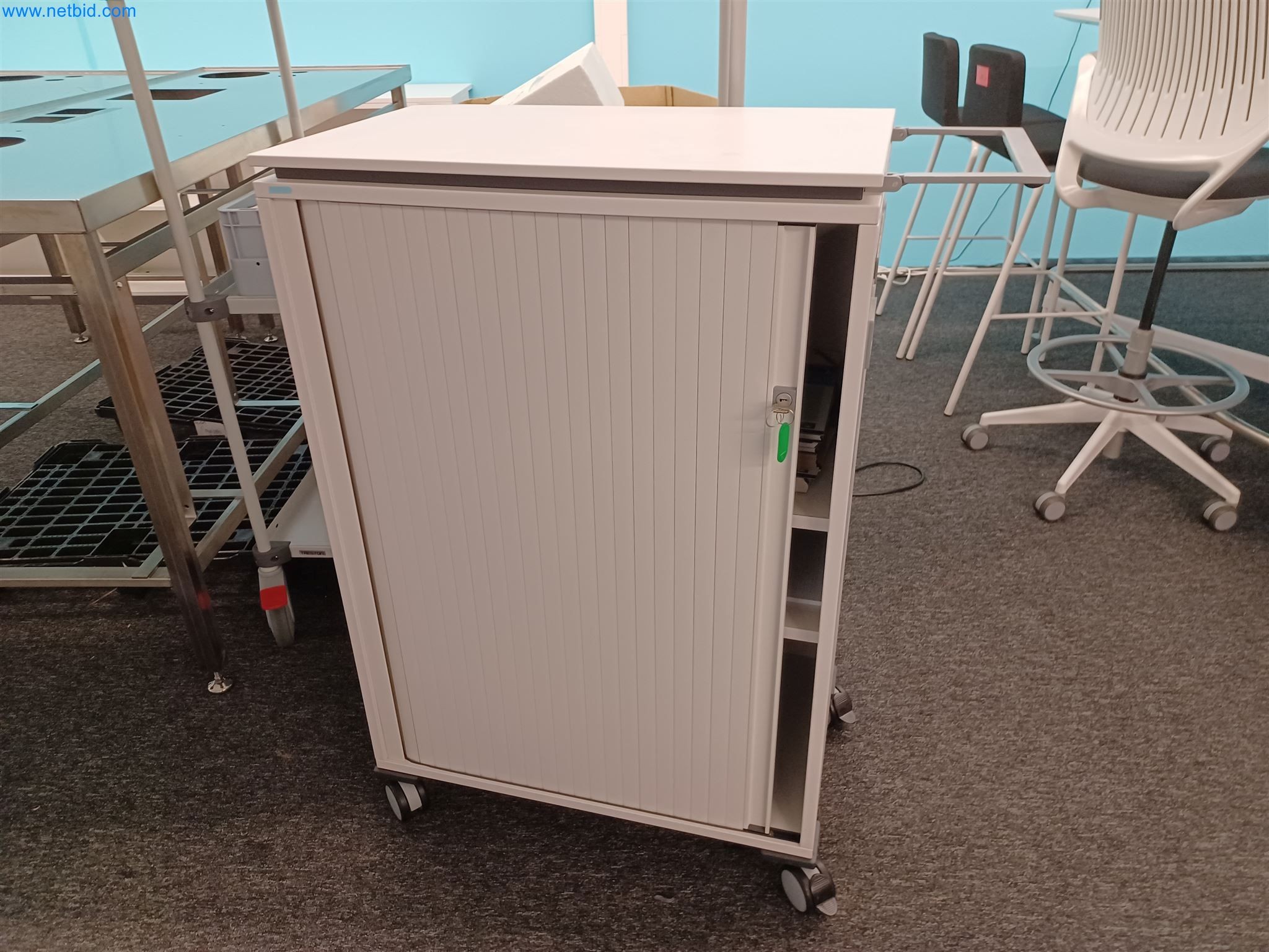 Laboratory equipment / Extensive storage technology and inventories / Osmosis systems and much more.-9