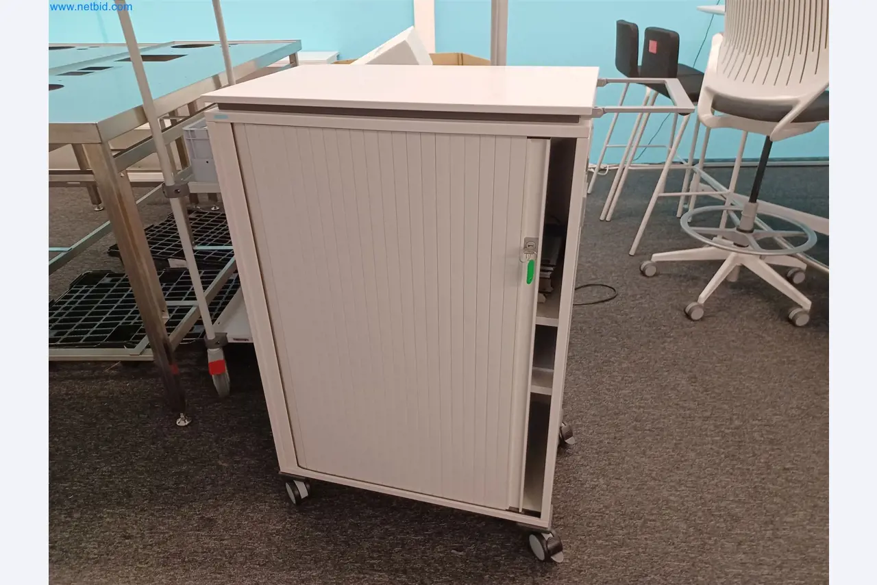 Laboratory equipment / Extensive storage technology and inventories / Osmosis systems and much more.-9