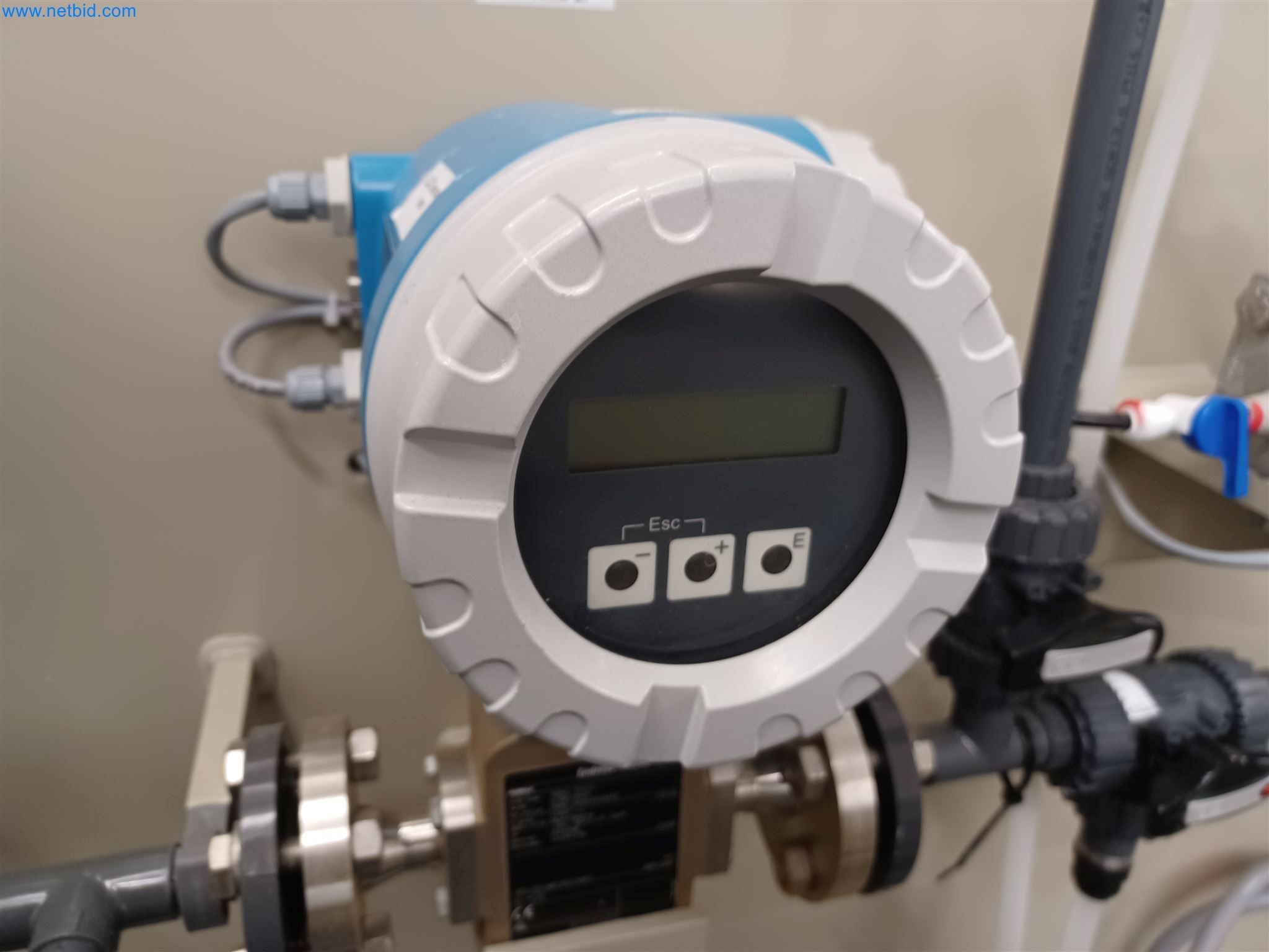 Laboratory equipment / Extensive storage technology and inventories / Osmosis systems and much more.-6