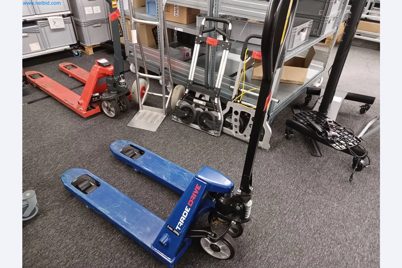 Laboratory equipment / Extensive storage technology and inventories / Osmosis systems and much more.-6