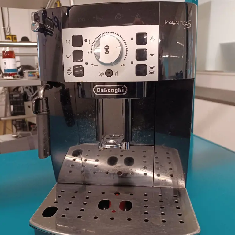 Fully automatic coffee machine DeLonghi Magnifica S