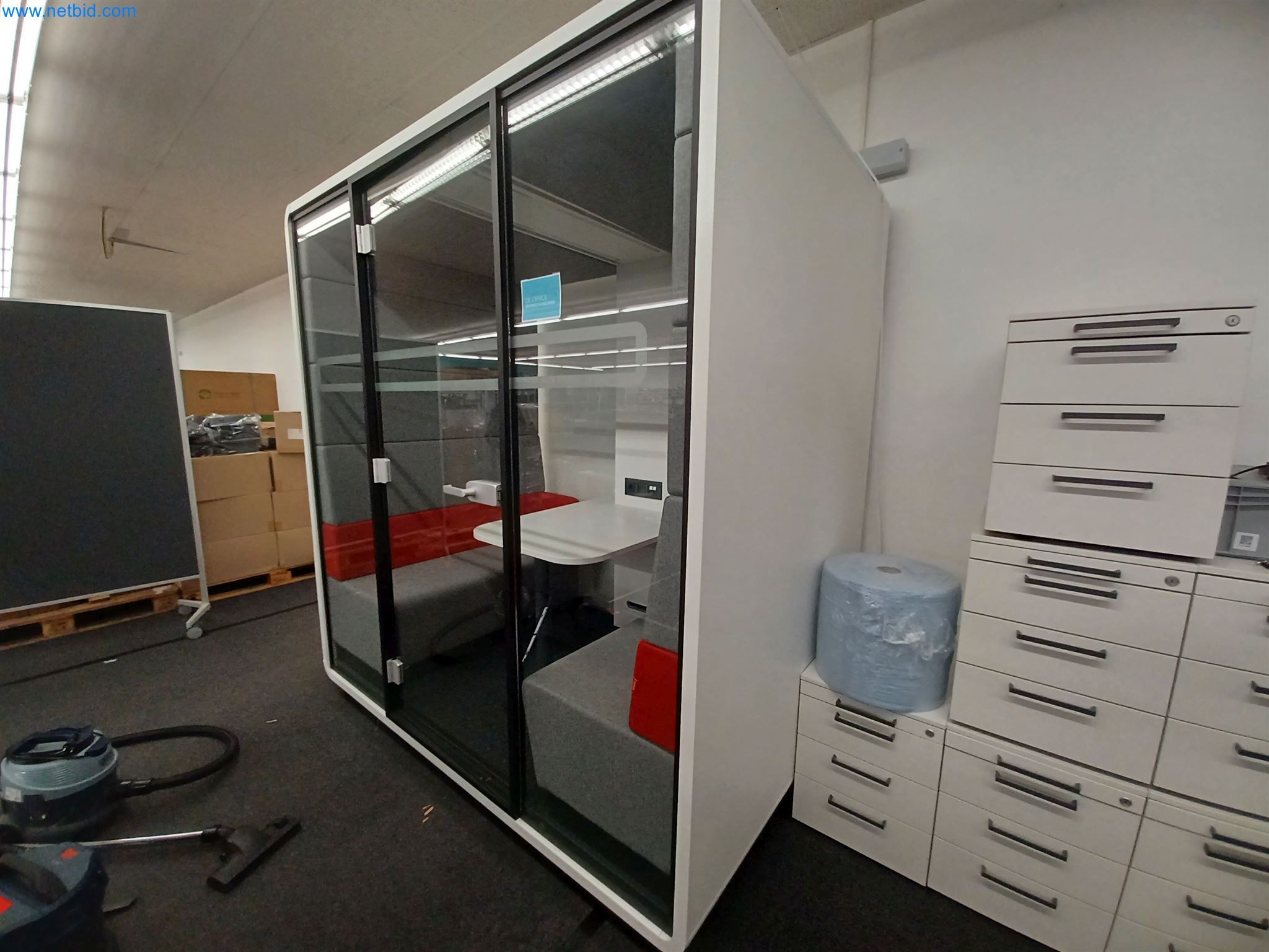 Laboratory equipment / Extensive storage technology and inventories / Osmosis systems and much more.-2