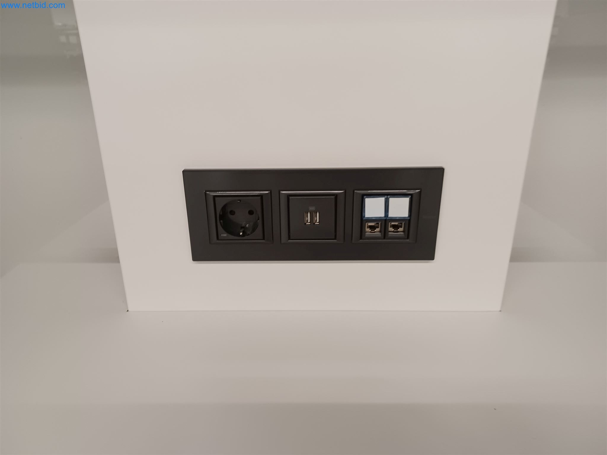 Laboratory equipment / Extensive storage technology and inventories / Osmosis systems and much more.-8