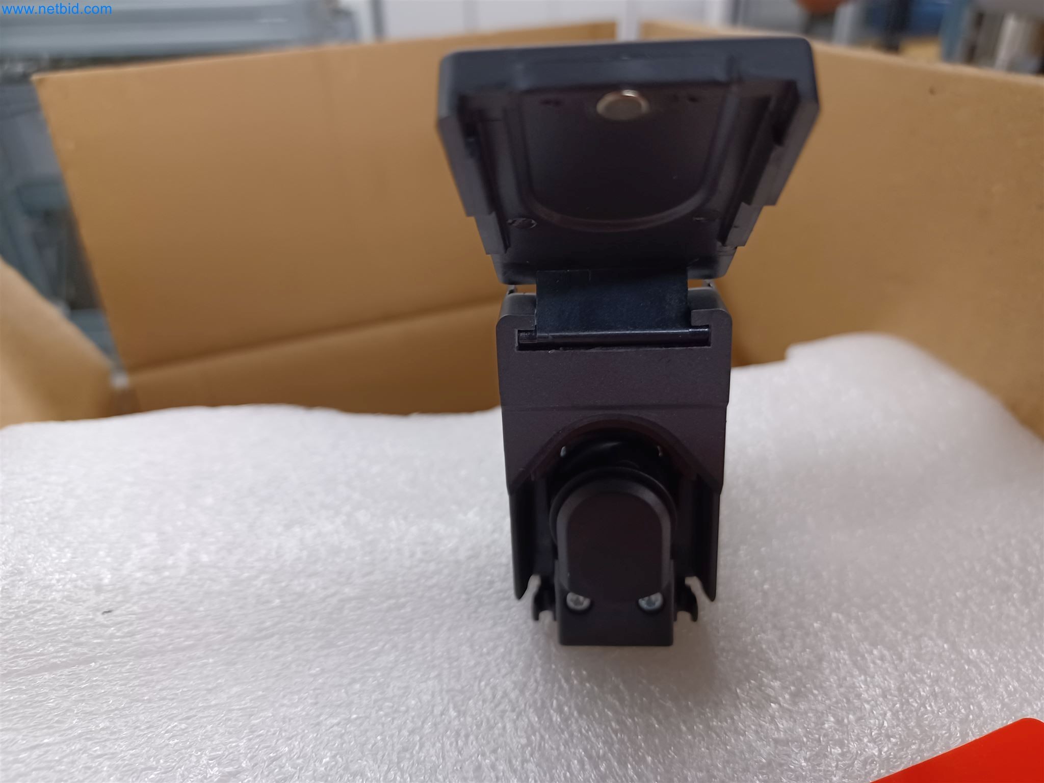 Laboratory equipment / Extensive storage technology and inventories / Osmosis systems and much more.-2