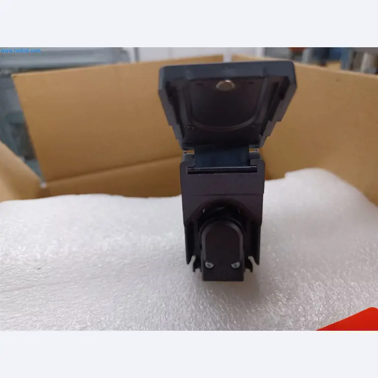 Laboratory equipment / Extensive storage technology and inventories / Osmosis systems and much more.-2