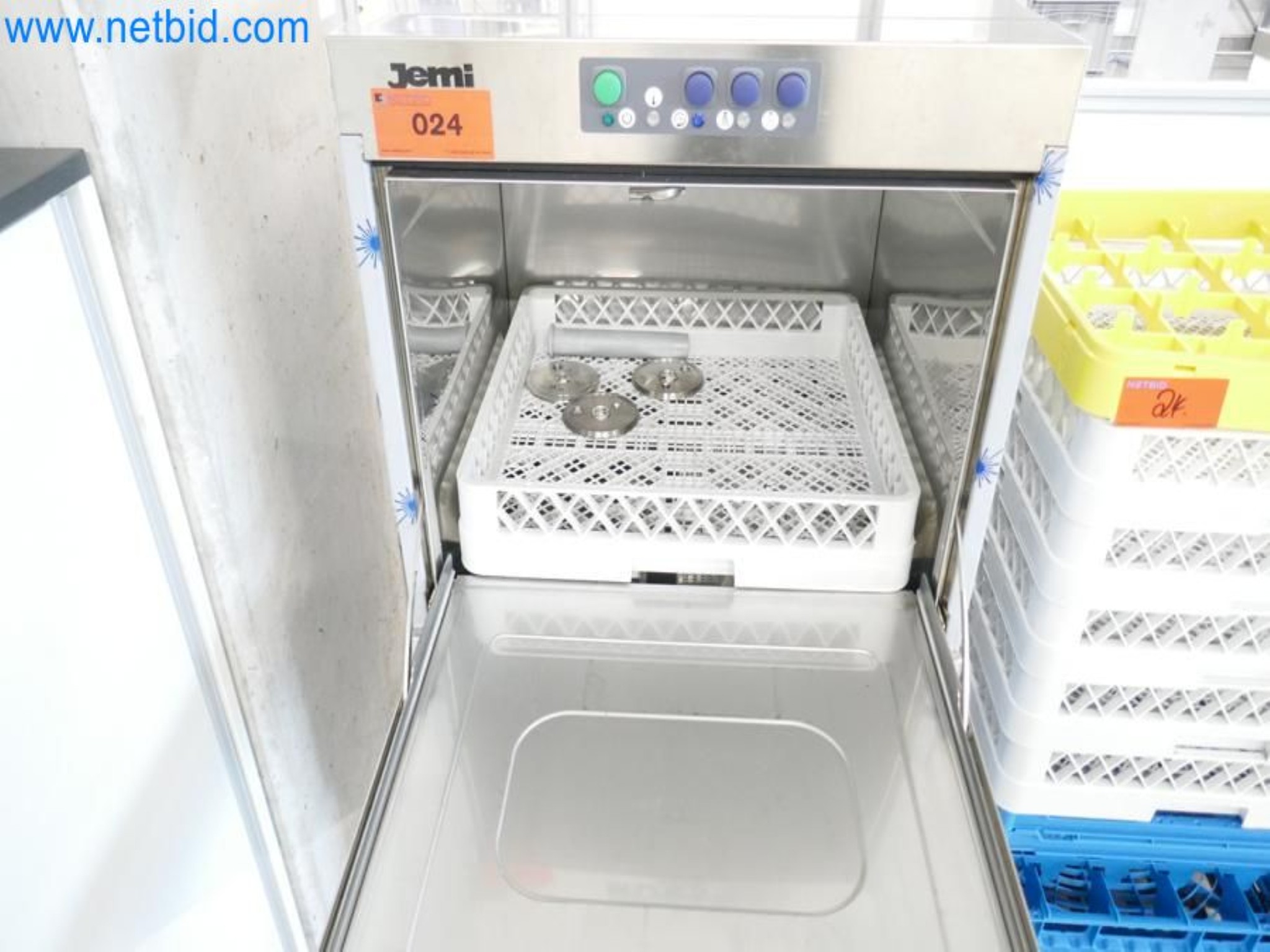 Laboratory equipment / Extensive storage technology and inventories / Osmosis systems and much more.-2