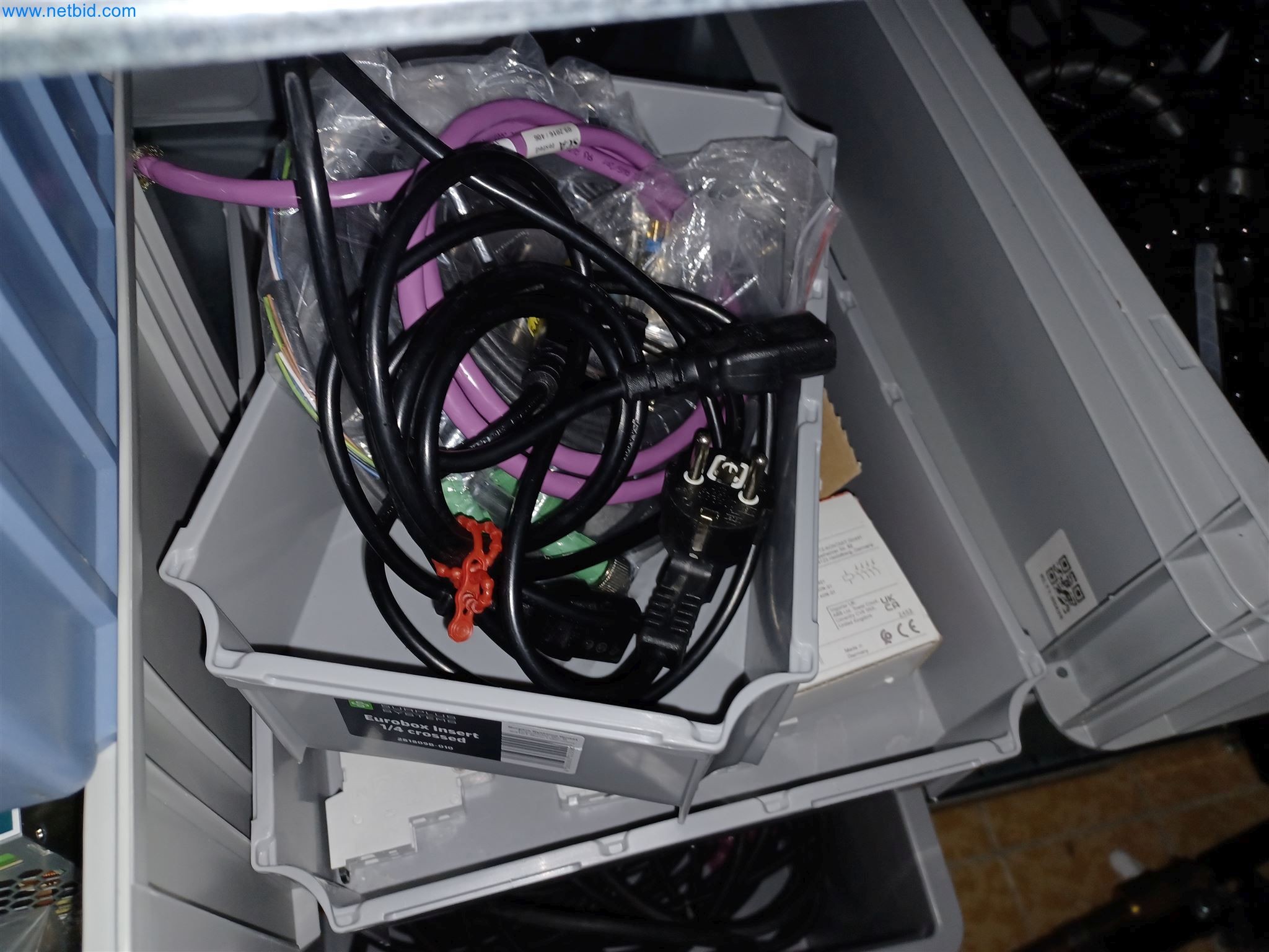 Laboratory equipment / Extensive storage technology and inventories / Osmosis systems and much more.-7