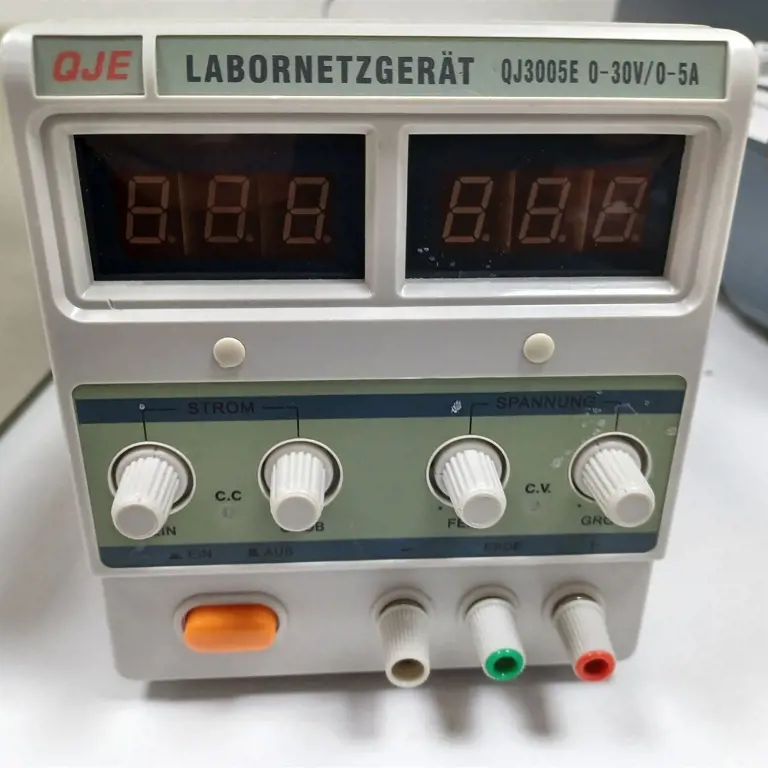 2 Laboratory power supplies QJE QJ3005E